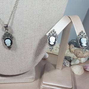 Mother of pearl cameo earring necklace set